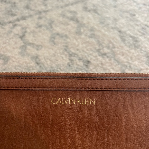 Calvin Klein brown leather shoulder bag - Picture 3 of 5
